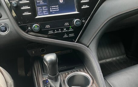 Toyota Camry, 2020 год, 2 400 000 рублей, 11 фотография