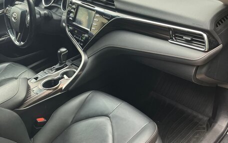Toyota Camry, 2020 год, 2 400 000 рублей, 13 фотография