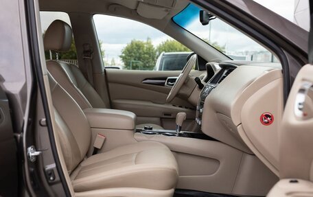 Nissan Pathfinder, 2015 год, 1 780 000 рублей, 21 фотография