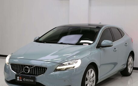 Volvo V40 II рестайлинг, 2019 год, 1 180 000 рублей, 1 фотография
