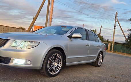 Skoda Superb III рестайлинг, 2012 год, 1 050 000 рублей, 5 фотография