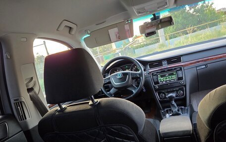 Skoda Superb III рестайлинг, 2012 год, 1 050 000 рублей, 13 фотография