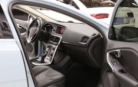 Volvo V40 II рестайлинг, 2019 год, 1 180 000 рублей, 13 фотография