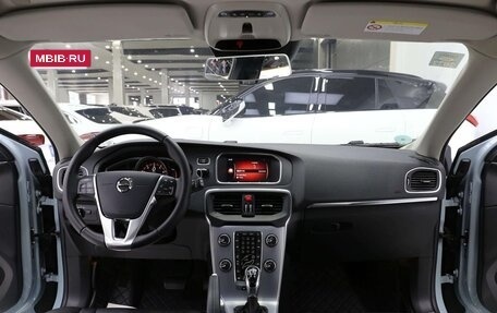 Volvo V40 II рестайлинг, 2019 год, 1 180 000 рублей, 9 фотография