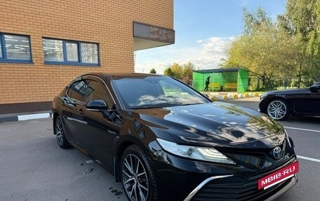Toyota Camry, 2021 год, 3 160 000 рублей, 2 фотография