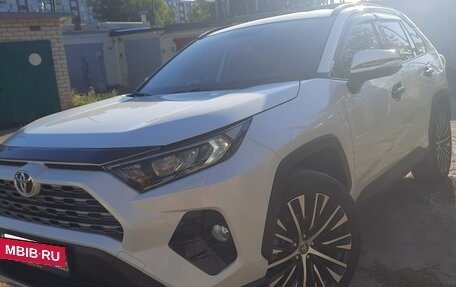 Toyota RAV4, 2021 год, 3 950 000 рублей, 3 фотография