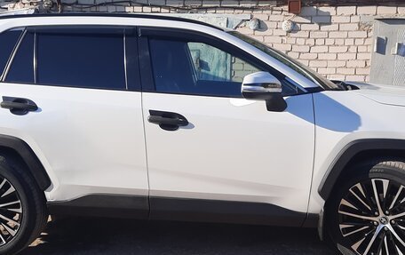 Toyota RAV4, 2021 год, 3 950 000 рублей, 14 фотография