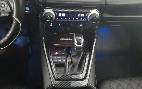 Toyota RAV4, 2021 год, 3 950 000 рублей, 22 фотография