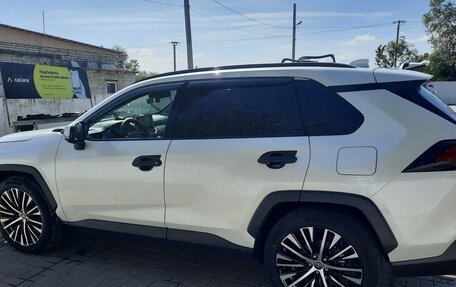 Toyota RAV4, 2021 год, 3 950 000 рублей, 26 фотография