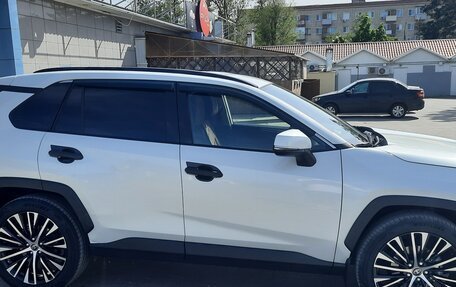 Toyota RAV4, 2021 год, 3 950 000 рублей, 27 фотография