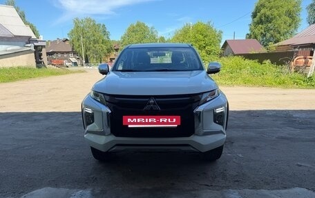 Mitsubishi L200 IV рестайлинг, 2023 год, 4 200 000 рублей, 2 фотография