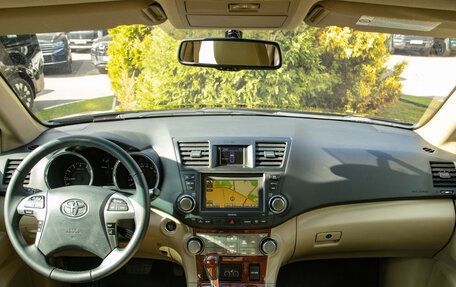 Toyota Highlander III, 2011 год, 1 768 000 рублей, 10 фотография