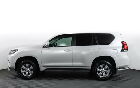 Toyota Land Cruiser Prado 150 рестайлинг 2, 2019 год, 3 990 000 рублей, 8 фотография