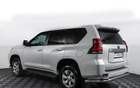 Toyota Land Cruiser Prado 150 рестайлинг 2, 2019 год, 3 990 000 рублей, 7 фотография
