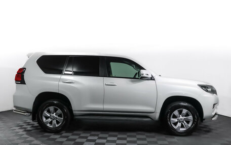 Toyota Land Cruiser Prado 150 рестайлинг 2, 2019 год, 3 990 000 рублей, 4 фотография