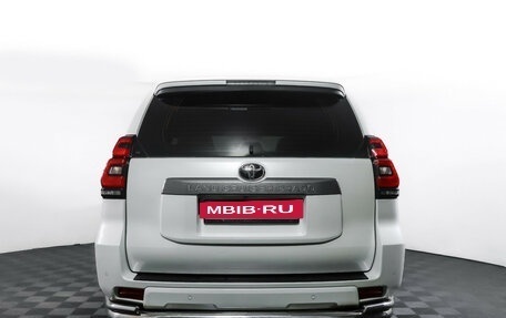 Toyota Land Cruiser Prado 150 рестайлинг 2, 2019 год, 3 990 000 рублей, 6 фотография