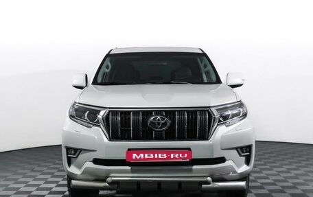 Toyota Land Cruiser Prado 150 рестайлинг 2, 2019 год, 3 990 000 рублей, 2 фотография