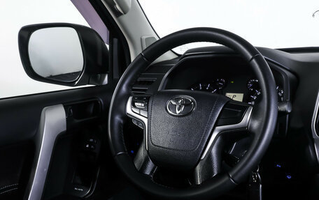 Toyota Land Cruiser Prado 150 рестайлинг 2, 2019 год, 3 990 000 рублей, 12 фотография