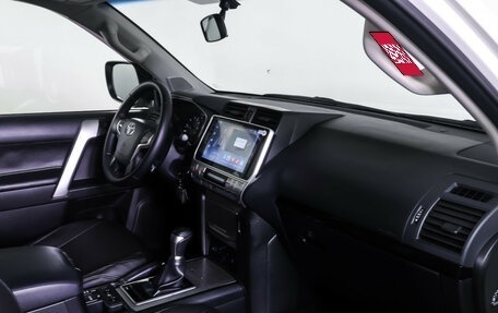 Toyota Land Cruiser Prado 150 рестайлинг 2, 2019 год, 3 990 000 рублей, 10 фотография