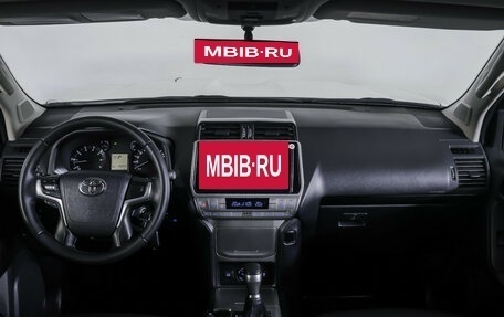 Toyota Land Cruiser Prado 150 рестайлинг 2, 2019 год, 3 990 000 рублей, 14 фотография