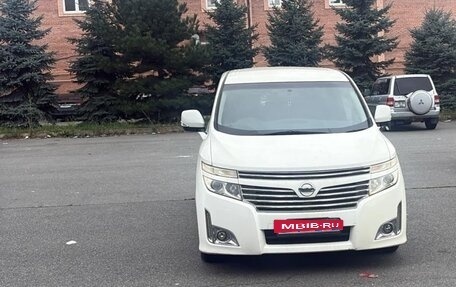 Nissan Elgrand III, 2013 год, 700 000 рублей, 2 фотография