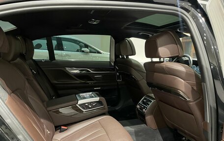 BMW 7 серия, 2017 год, 2 635 000 рублей, 10 фотография
