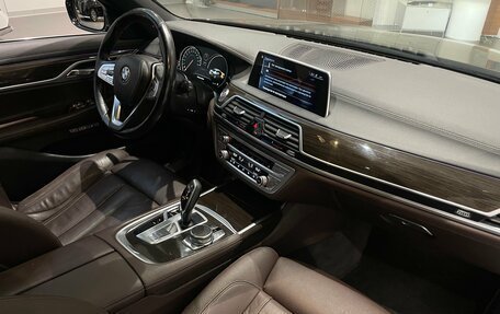 BMW 7 серия, 2017 год, 2 635 000 рублей, 11 фотография