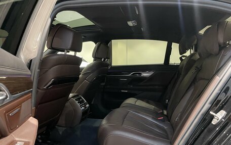 BMW 7 серия, 2017 год, 2 635 000 рублей, 9 фотография