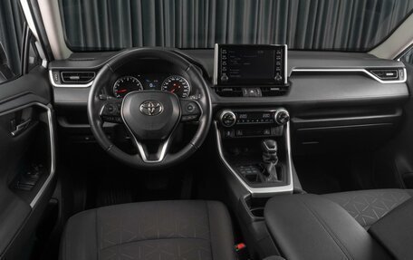 Toyota RAV4, 2021 год, 3 599 000 рублей, 8 фотография
