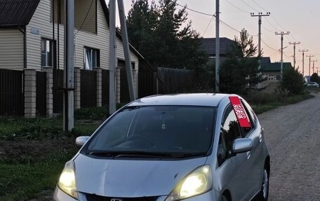 Honda Fit III, 2008 год, 380 000 рублей, 2 фотография