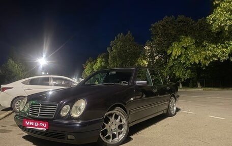 Mercedes-Benz E-Класс, 1998 год, 800 000 рублей, 3 фотография
