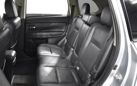 Mitsubishi Outlander III рестайлинг 3, 2015 год, 1 989 900 рублей, 10 фотография