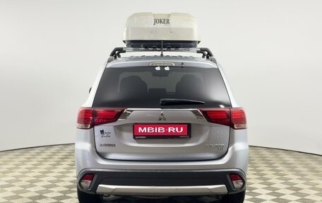 Mitsubishi Outlander III рестайлинг 3, 2015 год, 1 989 900 рублей, 4 фотография