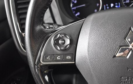 Mitsubishi Outlander III рестайлинг 3, 2015 год, 1 989 900 рублей, 16 фотография