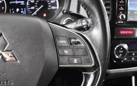 Mitsubishi Outlander III рестайлинг 3, 2015 год, 1 989 900 рублей, 17 фотография