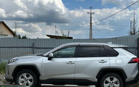 Toyota RAV4, 2021 год, 3 000 000 рублей, 1 фотография
