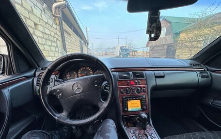 Mercedes-Benz E-Класс, 2000 год, 1 000 000 рублей, 4 фотография