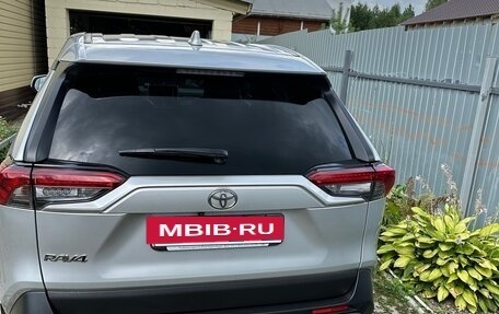 Toyota RAV4, 2021 год, 3 000 000 рублей, 4 фотография