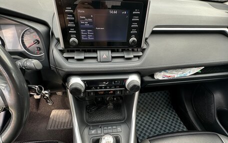 Toyota RAV4, 2021 год, 3 000 000 рублей, 21 фотография