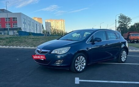 Opel Astra J, 2010 год, 630 000 рублей, 2 фотография