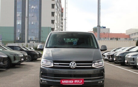 Volkswagen Multivan T6 рестайлинг, 2019 год, 3 590 000 рублей, 2 фотография