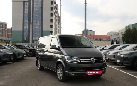 Volkswagen Multivan T6 рестайлинг, 2019 год, 3 590 000 рублей, 3 фотография