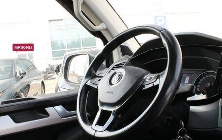 Volkswagen Multivan T6 рестайлинг, 2019 год, 3 590 000 рублей, 13 фотография