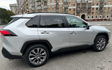 Toyota RAV4, 2020 год, 2 999 999 рублей, 4 фотография