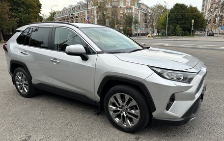 Toyota RAV4, 2020 год, 2 999 999 рублей, 3 фотография
