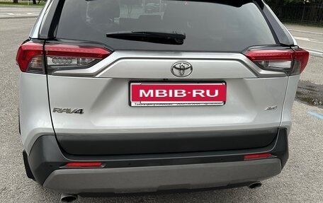 Toyota RAV4, 2020 год, 2 999 999 рублей, 6 фотография