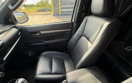 Toyota Hilux VIII, 2020 год, 4 800 000 рублей, 6 фотография