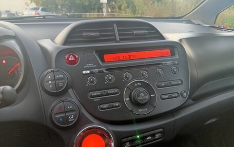 Honda Jazz II рестайлинг, 2011 год, 890 000 рублей, 16 фотография