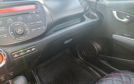 Honda Jazz II рестайлинг, 2011 год, 890 000 рублей, 30 фотография