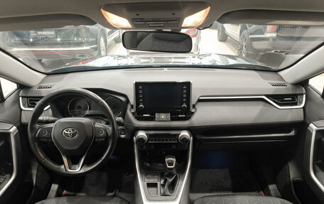 Toyota RAV4, 2020 год, 2 550 000 рублей, 18 фотография